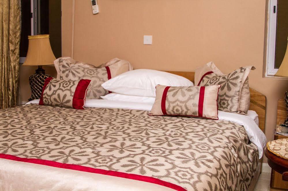 Alma House Hotel Accra Exterior photo